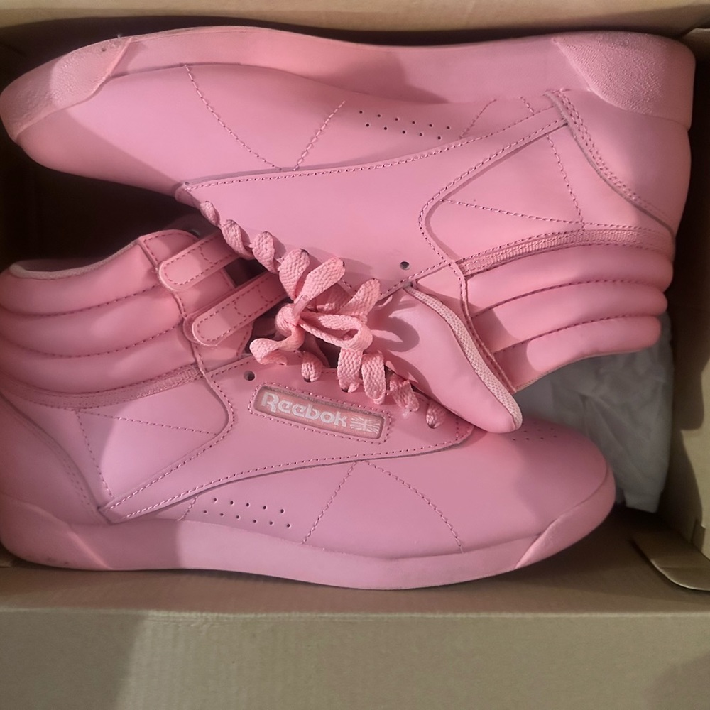 Light pink Reebok, size 7.5